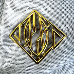 Modern Gold Brooch Lapel Pin Abstract Costume Jewelry Accessory Unisex Fashion